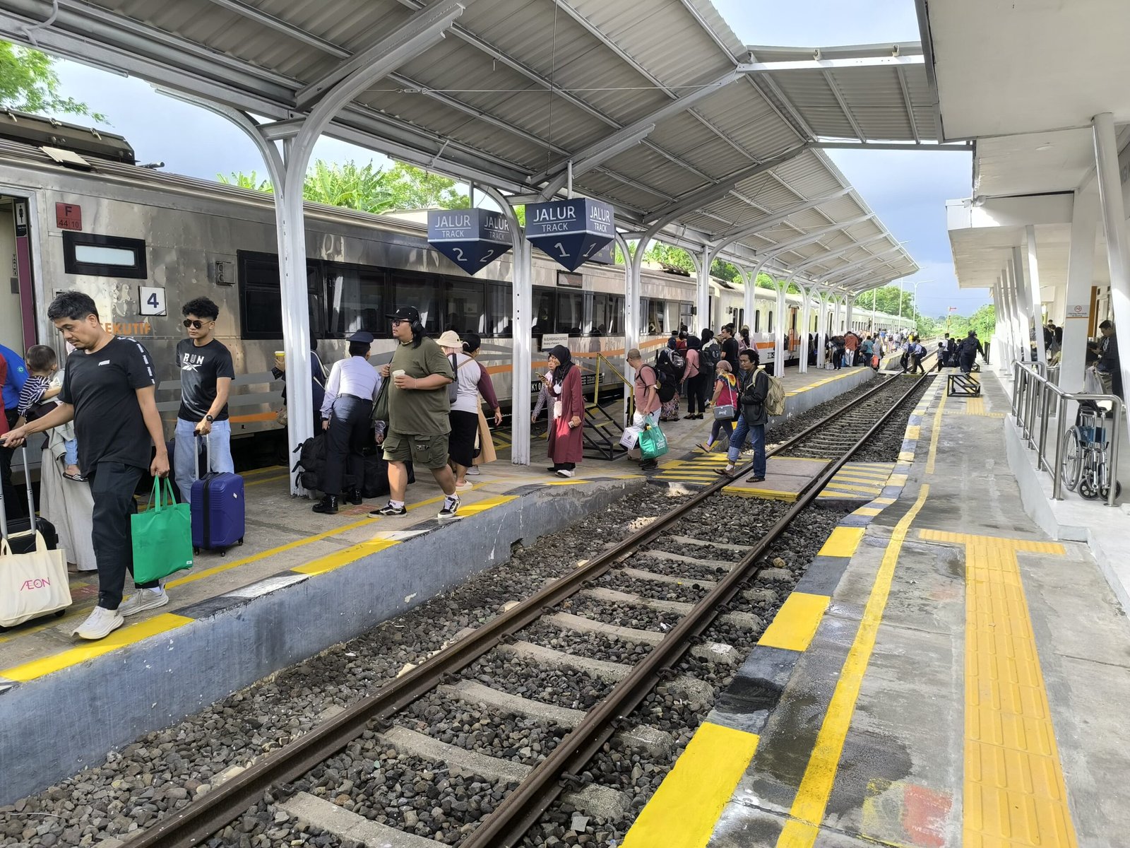KAI Daop 9 Siapkan 57.022 Kursi Perjalanan Kereta Selama Libur Panjang Isra Mikraj dan Imlek
