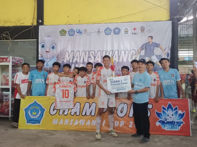 
					Laga Final Mansawangi Futsal Cup 2025, SMPN 4 Banyuwangi Raih Juara 1
