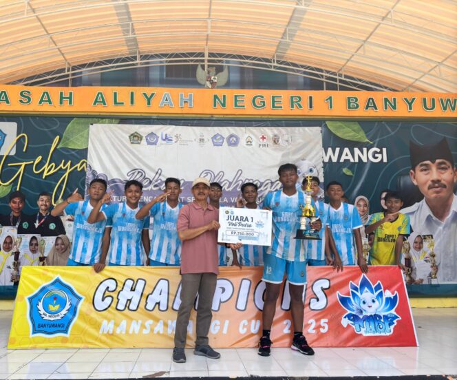 
					Final Mansawangi Volley Cup 2025, SMPN 1 Wongsorejo dan SMPN 1 Giri Keluar sebagai Juara
