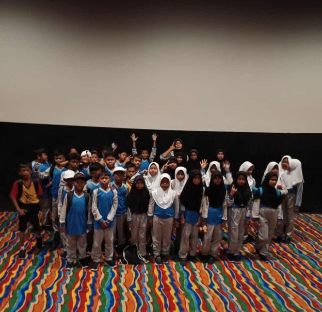 
					Siswa SD Antusias Nobar Film “Buku Harianku”, Perkuat Karakter Positif