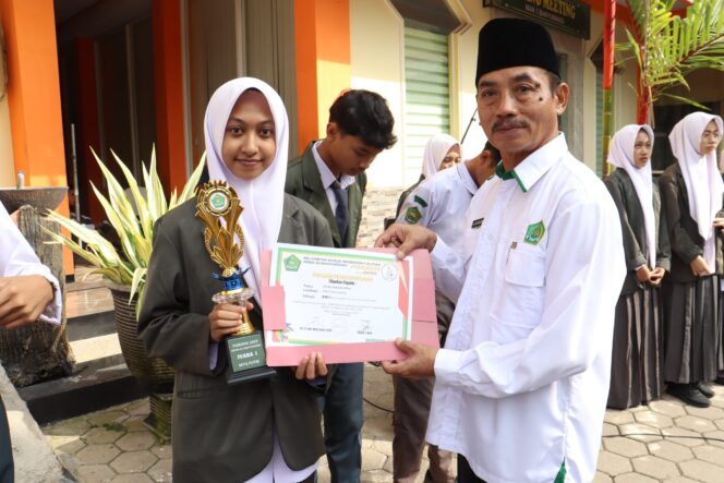 
					Panen Prestasi Siswa MAN 1 Banyuwangi di Bulan Kasih Sayang