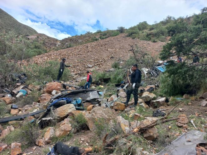 
					Bus Terjun Ke Jurang, 30 Orang Tewas