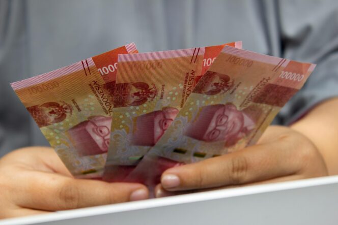 
					Rupiah Menguat Drastis ke Rp 8.000 per Dolar AS: Dampak Baik atau Bencana Ekonomi