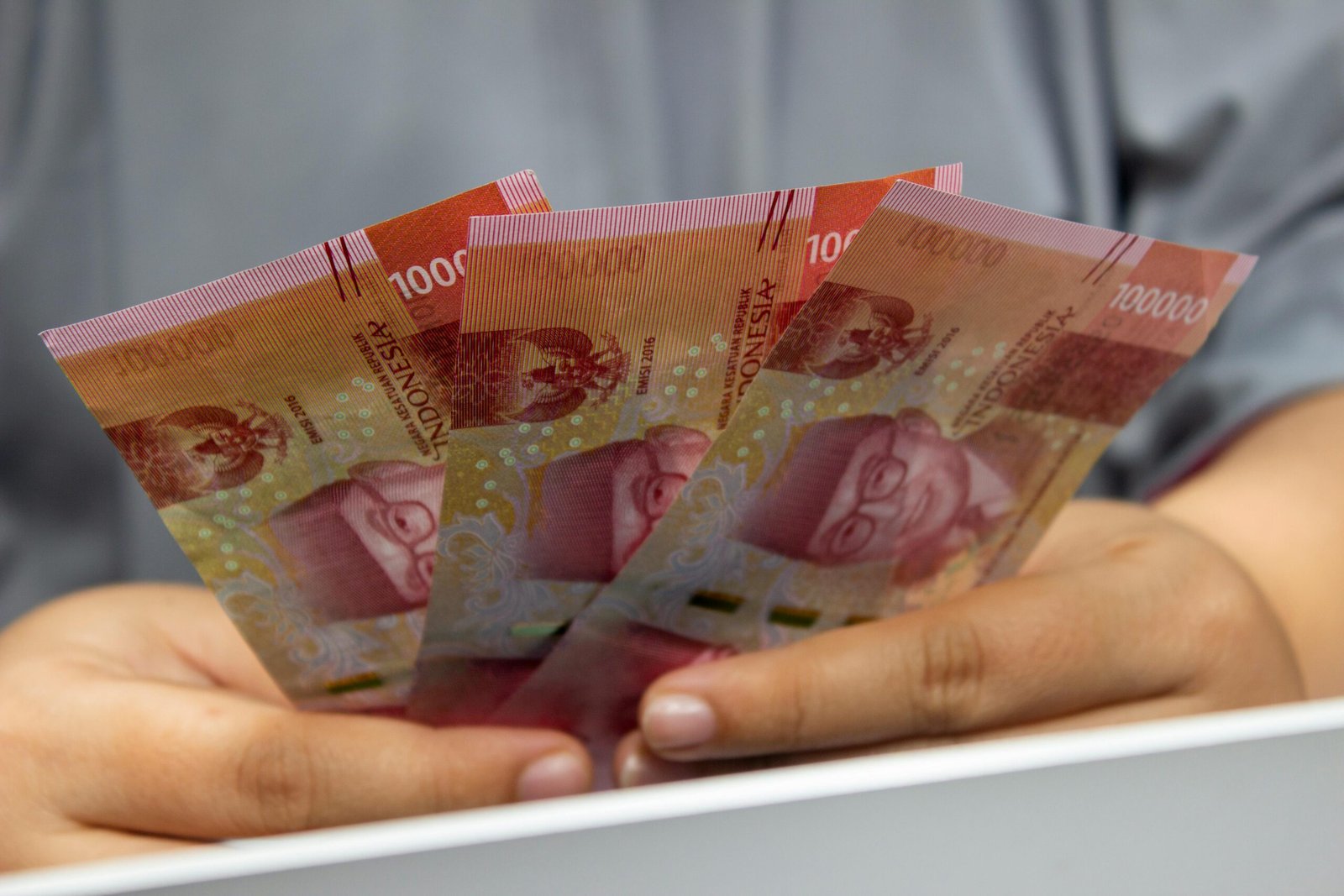 Rupiah Menguat Drastis ke Rp 8.000 per Dolar AS: Dampak Baik atau Bencana Ekonomi