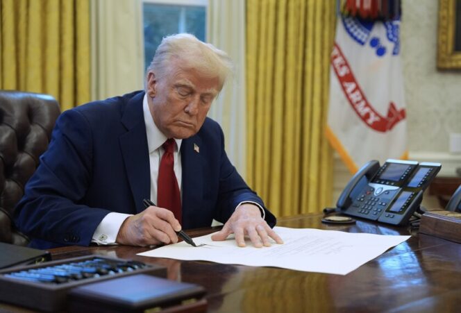 
					Trump: Tidak Ada yang Dapat Dilakukan oleh Kanada, Meksiko, atau Tiongkok Untuk Menunda Pemberlakuan Tarif Impor Pada 1 Februari