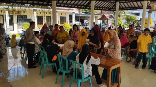 
					Pos Indonesia Bersama Pemdes Gladag Salurkan BPNT dan PKH untuk 416 KPM