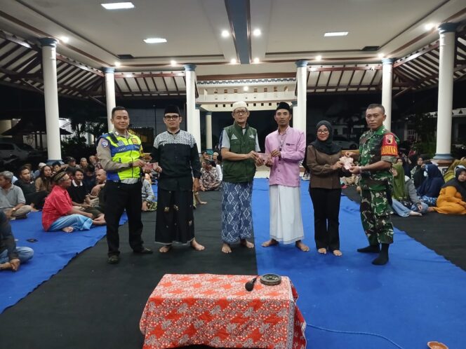 
					Pemdes Gladag Salurkan Insentif Ketua RT, RW, dan Kader Kesehatan
