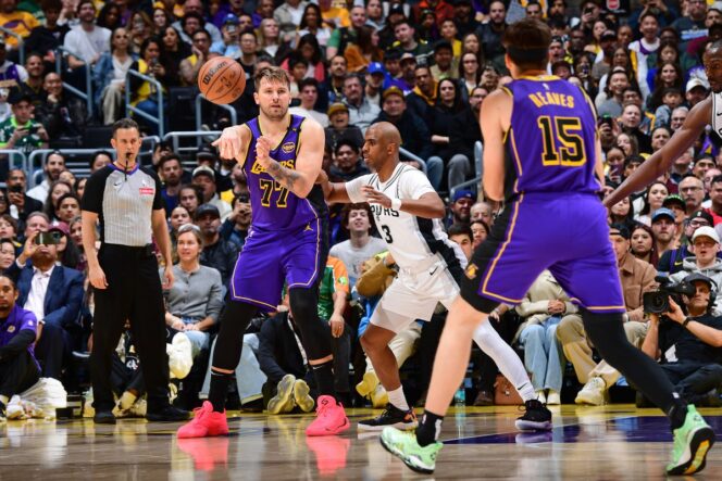 
					Operan Luka Doncic kepada Austin Reaves