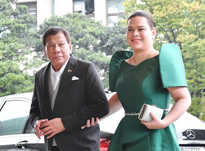 
					Rodrigo Duterte dan Sara Duterte