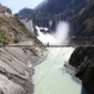 Bendungan Baglihar di Sungai Chenab, yang mengalir dari Kashmir yang dikuasai India ke Pakistan.