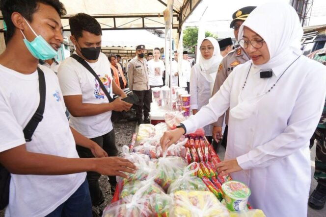 
					Pemkab Banyuwangi Gencarkan Operasi Pasar, Harga Bahan Pokok Dikendalikan