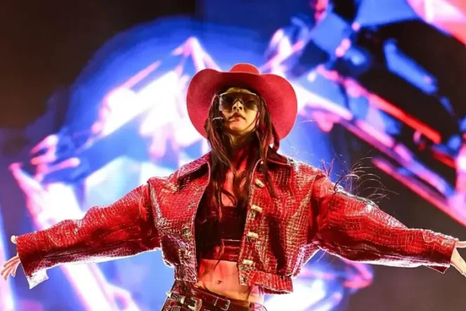 
					Jennie BLACKPINK saat tampil di Coachella 2025.
