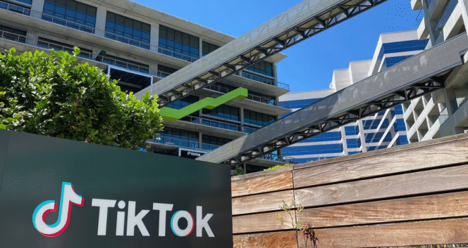 
					Trump Isyaratkan Akhiri Perang Tarif, Kesepakatan TikTok Ditunda