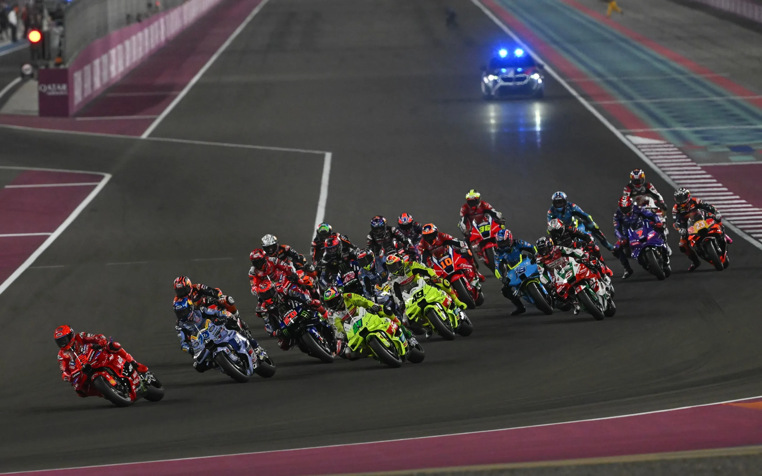 Sesaat setelah start, MotoGP Qatar 2025.