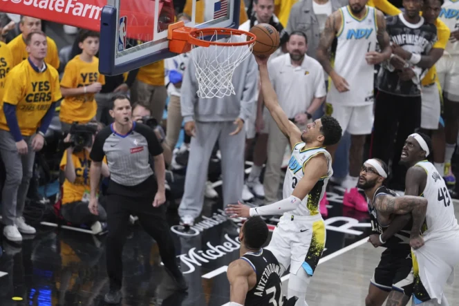 
					Lay-up Tyrese Haliburton, salah satu momen kunci kemenangan Pacers atas Bucks dan membawa Pacers masuk ke semifinal NBA 2025.