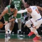 Forward Boston Celtics, Jayson Tatum, mengambil bola yang lepas dari guard New York Knicks, Jalen Brunson (11) pada pertandingan gim 2 semifinal wilayah timur NBA 2025.