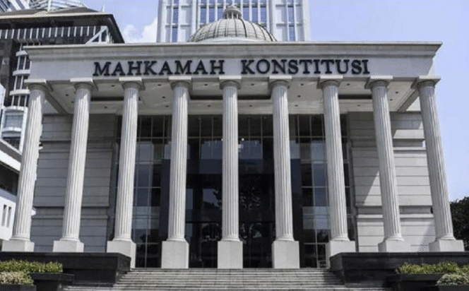 
					MK Wajibkan Sekolah Gratis untuk SD-SMP Negeri dan Swasta