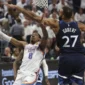Forward Oklahoma City Thunder, Jalen Williams (8) dan center Minnesota Timberwolves, Rudy Gobert (27) pada game 4 Final Wilayah Barat Playoff NBA. Selasa pagi, 27 Mei 2025.