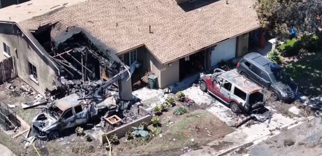 
					Kecelakaan Pesawat di San Diego: Lampu Runway Padam, Kabut Tebal, Enam Tewas