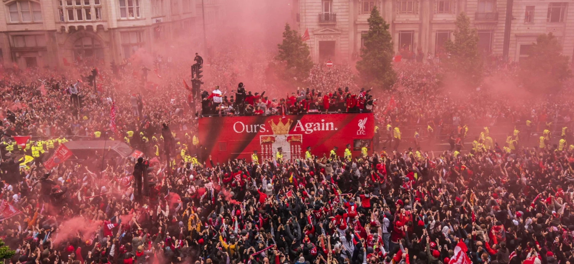 Tragedi parade juara Liga Inggris musim 2024/2025 di Liverpool menambah panjang daftar momen kelam klub. Ingatkan insiden 1985 dan 1989.