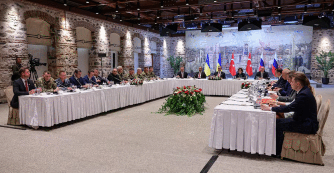 
					Pembicaraan damai antara delegasi Rusia dan Ukraina yang dimoderatori Menteri Luar Negeri Turki, Hakan Fidan. Istanbul, Turki, 16 Mei 2025.