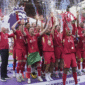 Liverpool resmi angkat trofi Premier League 2024/2025. Simak fakta menarik tentang trofi juara dan medali yang dibagikan.