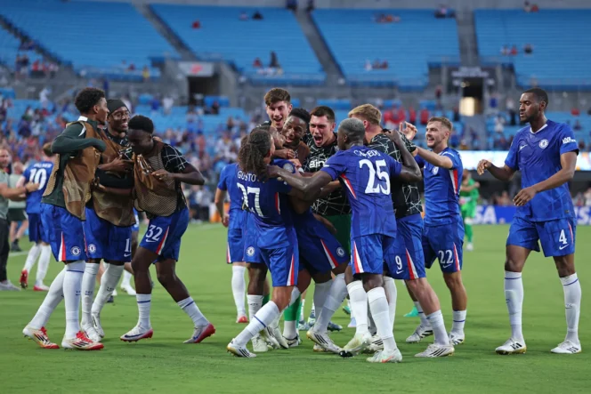 
					Pemain Chelsea merayakan kemenangan atas Benfica di Babak 16 Besar Piala Dunia Antarklub 2025. (foto: chelseafc.com)