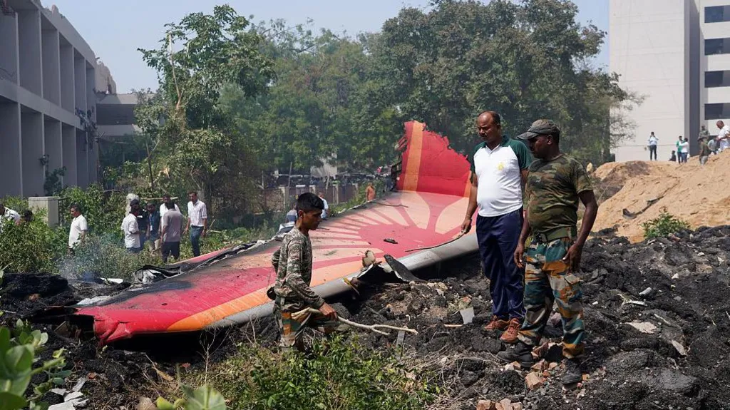 Data kotak hitam Air India AI171 berhasil diakses, membuka jalan bagi investigasi penyebab kecelakaan yang menewaskan 270 orang.
