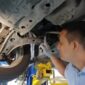 Kaki-kaki mobil yang rusak akan sangat memengaruhi kenyamanan dan keselamatan berkendara. Simak 6 tanda kerusakan kaki-kaki mobil disini.