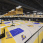 Mayoritas saham Lakers dijual oleh pemilik ke Mark Walter. Nilai franchise capai rekor Rp160 triliun. Pecahkan nilai penualan tertinggi.