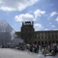 Museum Louvre di Paris tutup mendadak akibat mogok kerja staf, memprotes lonjakan wisatawan dan kondisi kerja buruk.