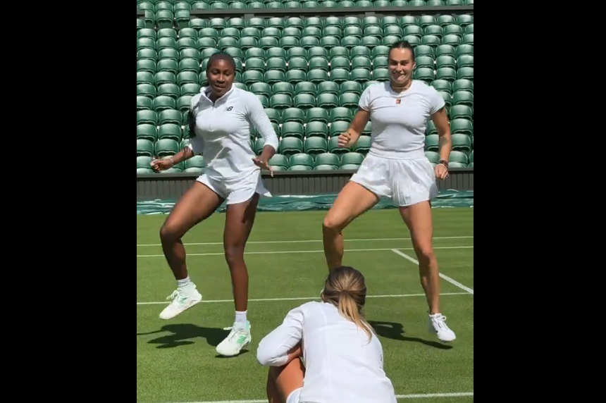 Coco Gauff dan Aryna Sabalenka berjoget bersama di Wimbledon, menandai rekonsiliasi usai tensi final French Open 2025.