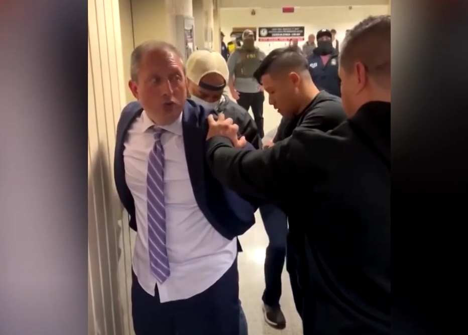 Calon wali kota New York dari Partai Demokrat, Brad Lander, ditangkap petugas imigrasi AS. Gubernur New York turun tangan.