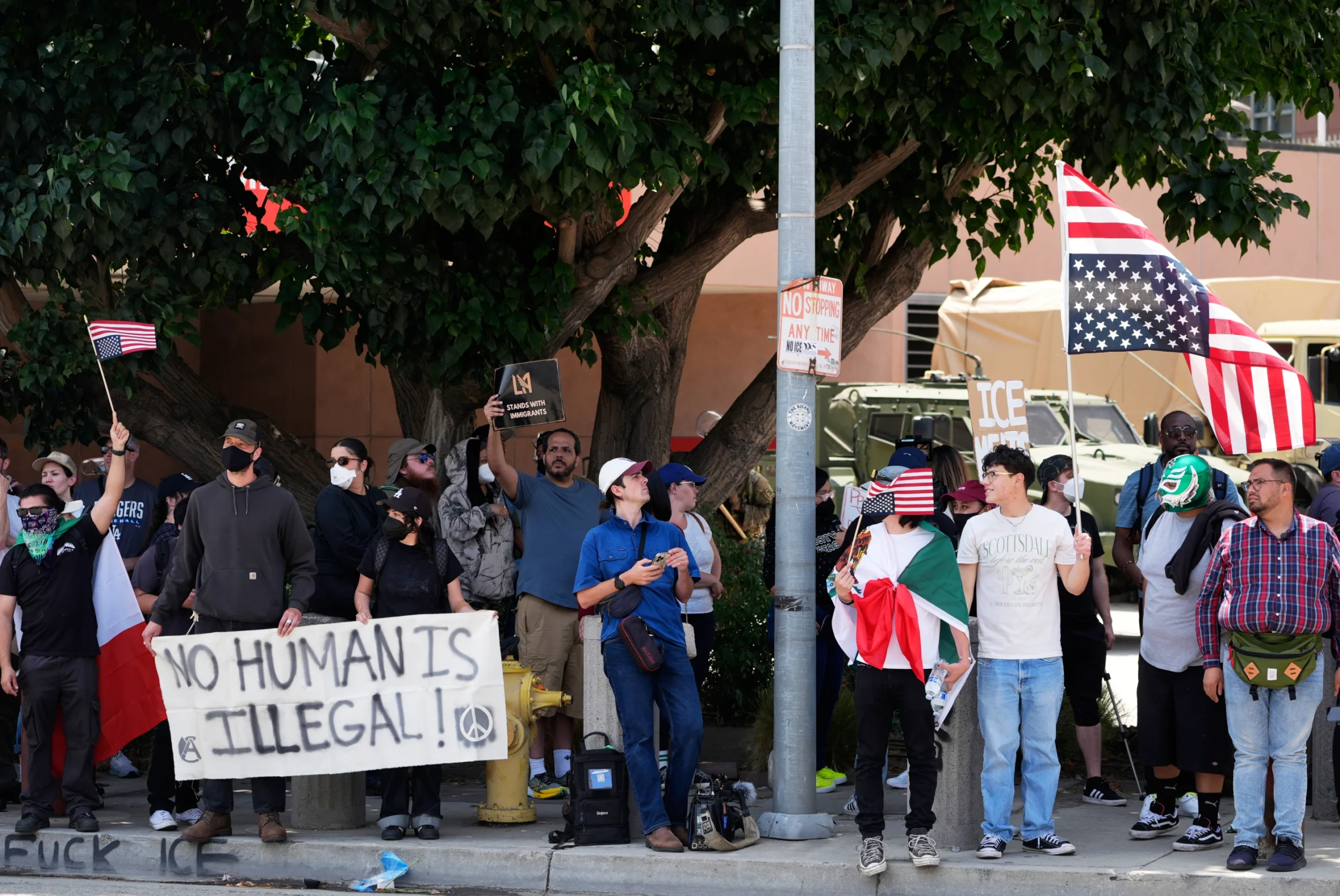 Hakim federal perintahkan Trump kembalikan kendali Garda Nasional ke California. Pengerahan dinilai langgar Konstitusi.