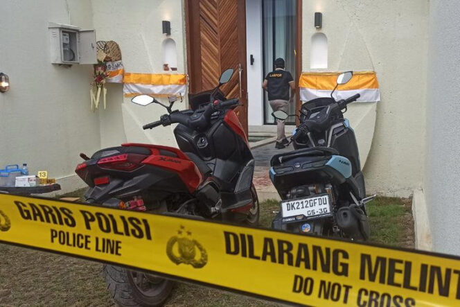 
					TKP kasus penembakan terhadap dua WNA Australia di sebuah vila di Desa Munggu, Kecamtan Mengwi, Kabupaten Badung, Bali, pada Sabtu (14/6/2025). (foto: KOMPAS/Yohanes Valdi Seriang Ginta)