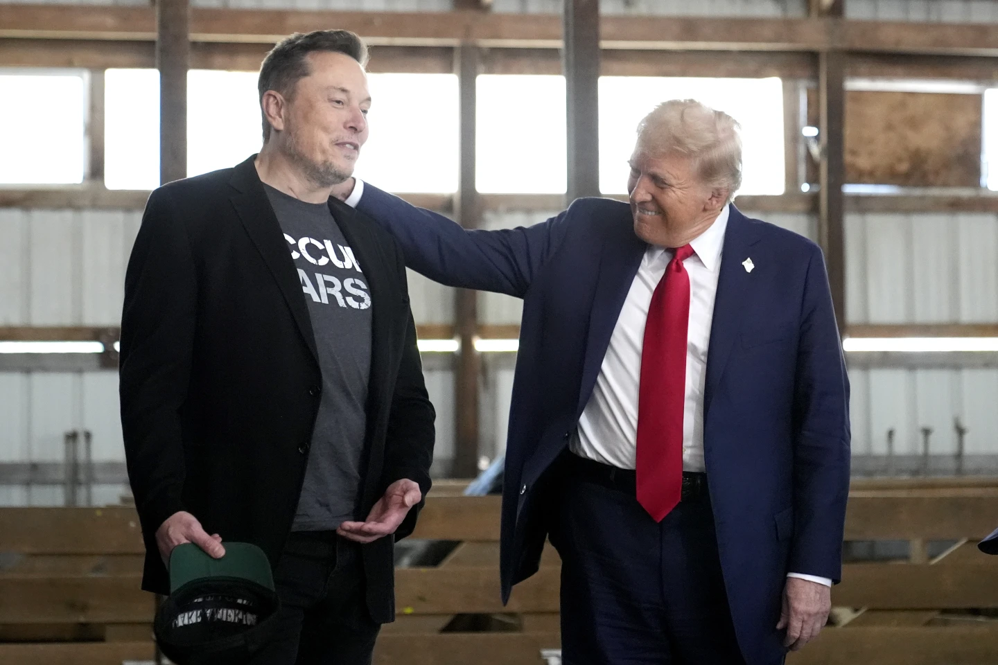 Elon Musk akui menyesal atas serangan terhadap Donald Trump. Keduanya sempat berseteru soal pajak dan isu Epstein.