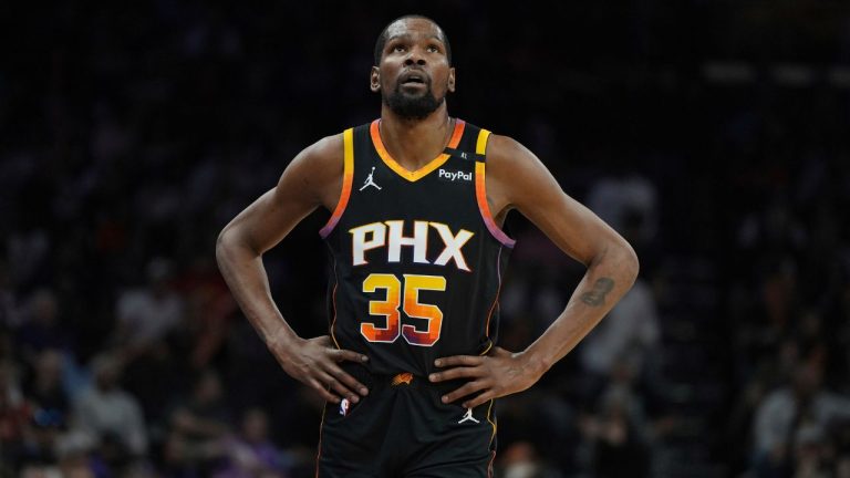 Kevin Durant resmi ke Rockets! Trade terbesar NBA pecahkan rekor, 7 tim & 13 pemain terlibat. Siapa untung, siapa rugi? Simak selengkapnya!