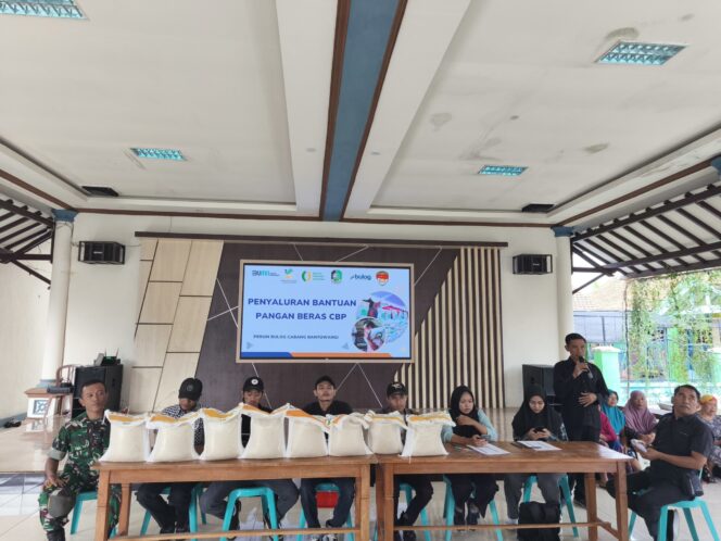 
					Bulog Banyuwangi Salurkan Bantuan Pangan Beras CBP untuk 353 KPM Desa Gladag