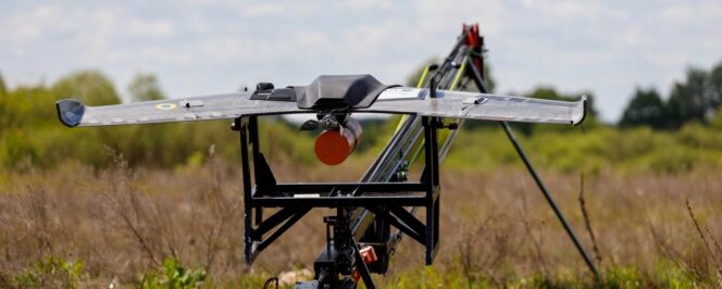 
					Drone Kamikaze buatan Brave1, mampu menghantam sasaran di jarak lebih dari 40 kilometer. (foto: ukrmilitary.com)