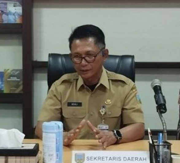 Dua pejabat Dinas PKPLH Kudus dibebastugaskan usai diduga karaoke saat jam kerja dan terlibat adu jotos rebutan LC.