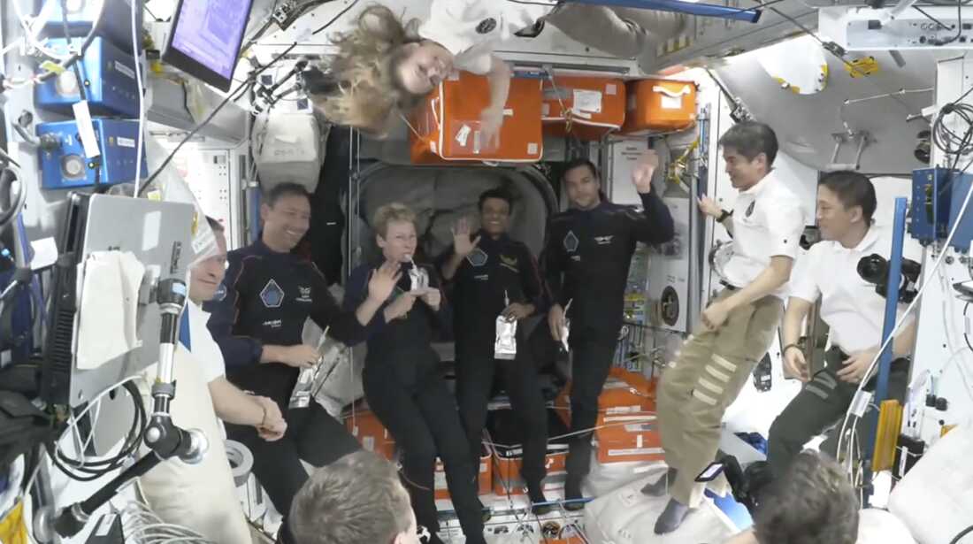 Astronot India dan kru Axiom-4 sukses mendarat di Samudra Pasifik setelah misi ISS, membawa pulang hasil eksperimen luar angkasa.