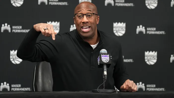 Knicks resmi tunjuk Mike Brown sebagai pelatih baru gantikan Thibodeau! Target juara NBA setelah 50 tahun. Brunson & Towns siap tempur.