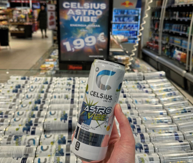 
					Minuman energi kaleng Celsius edisi Astro Vibe Sparkling Blue Razz. (foto: facebook)