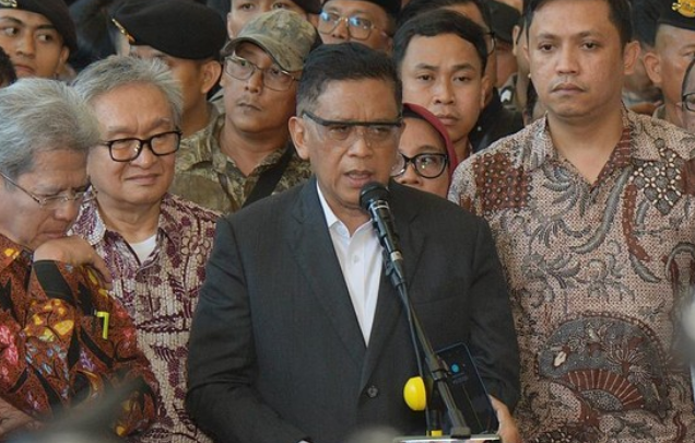 Hakim Pengadilan Tipikor jatuhkan vonis 3,5 tahun penjara untuk Hasto Kristiyanto atas kasus suap Wahyu Setiawan demi PAW Harun Masiku.