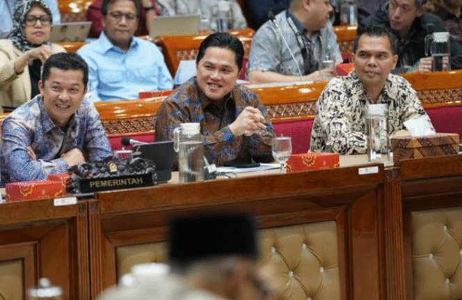 
					Erick Thohir saat menghadiri Rapat Kerja Bersama di Kompleks Parlemen, Jakarta, Selasa (26/8).