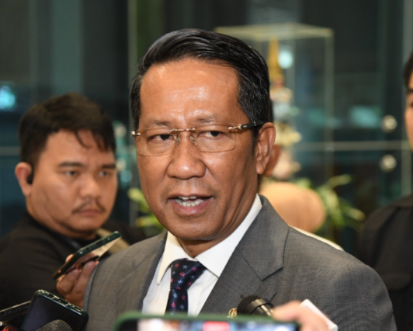 Menteri Hukum RI, Supratman Andi Agtas, tegaskan tak akan teken tarif royalti musik jika LMKN tak lakukan uji publik dan transparan.