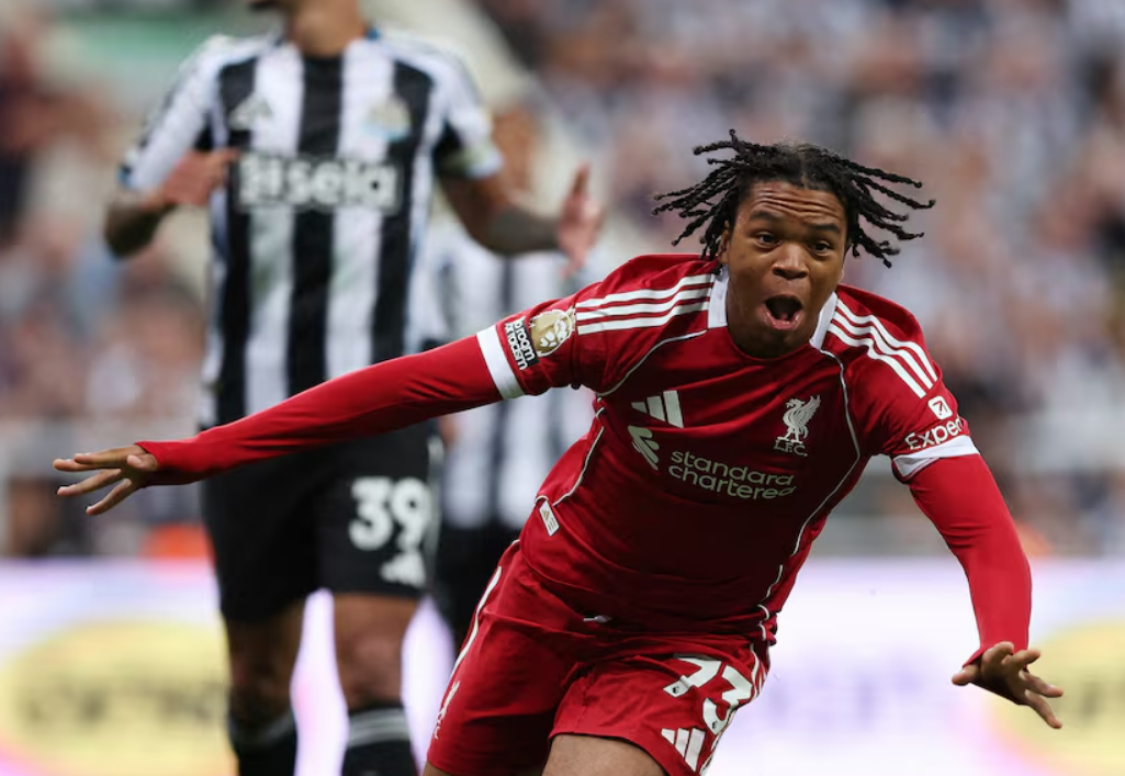 Liverpool menang dramatis 3-2 atas Newcastle lewat gol Rio Ngumoha menit ke-100, di tengah panasnya saga transfer Alexander Isak.