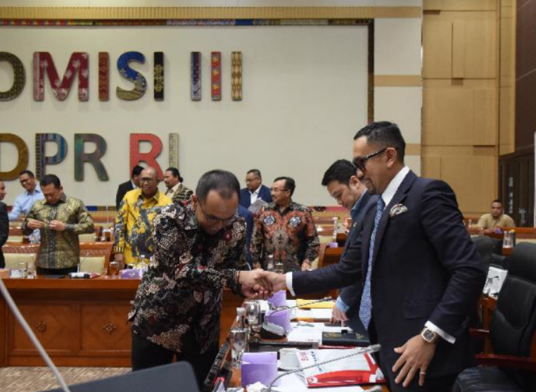 Titi Anggraini menegaskan istilah nonaktif anggota DPR oleh NasDem, PAN, dan Golkar hanya kebijakan internal, bukan mekanisme hukum.