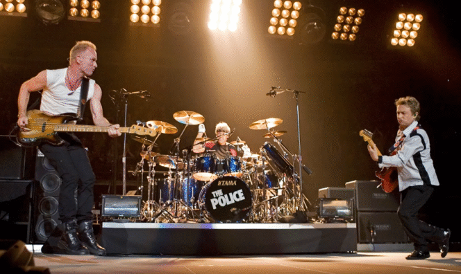 
					The Police: (ki-ka) Sting, Stewart Copeland, dan Andy Summers saat tampil di Vancouver, Kanada, 28 Mei 2007. (foto: rollingstone.com)