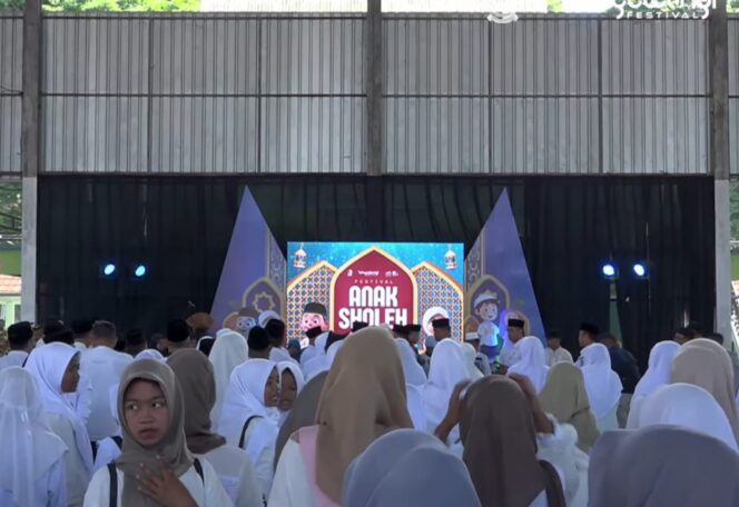 
					FASI Banyuwangi 2025 kali ini diadakan di GOR dan SMPN 1 Giri Banyuwangi.